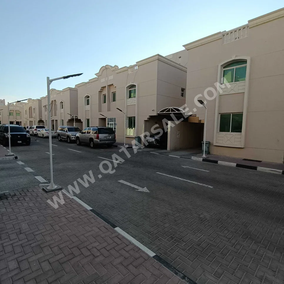 Family Residential  - Not Furnished  - Al Rayyan  - Al Gharrafa  - 6 Bedrooms