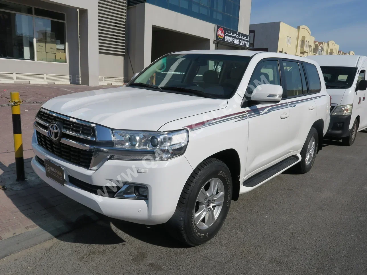 Toyota  Land Cruiser  GXR  2017  Automatic  154,000 Km  8 Cylinder  Four Wheel Drive (4WD)  SUV  White