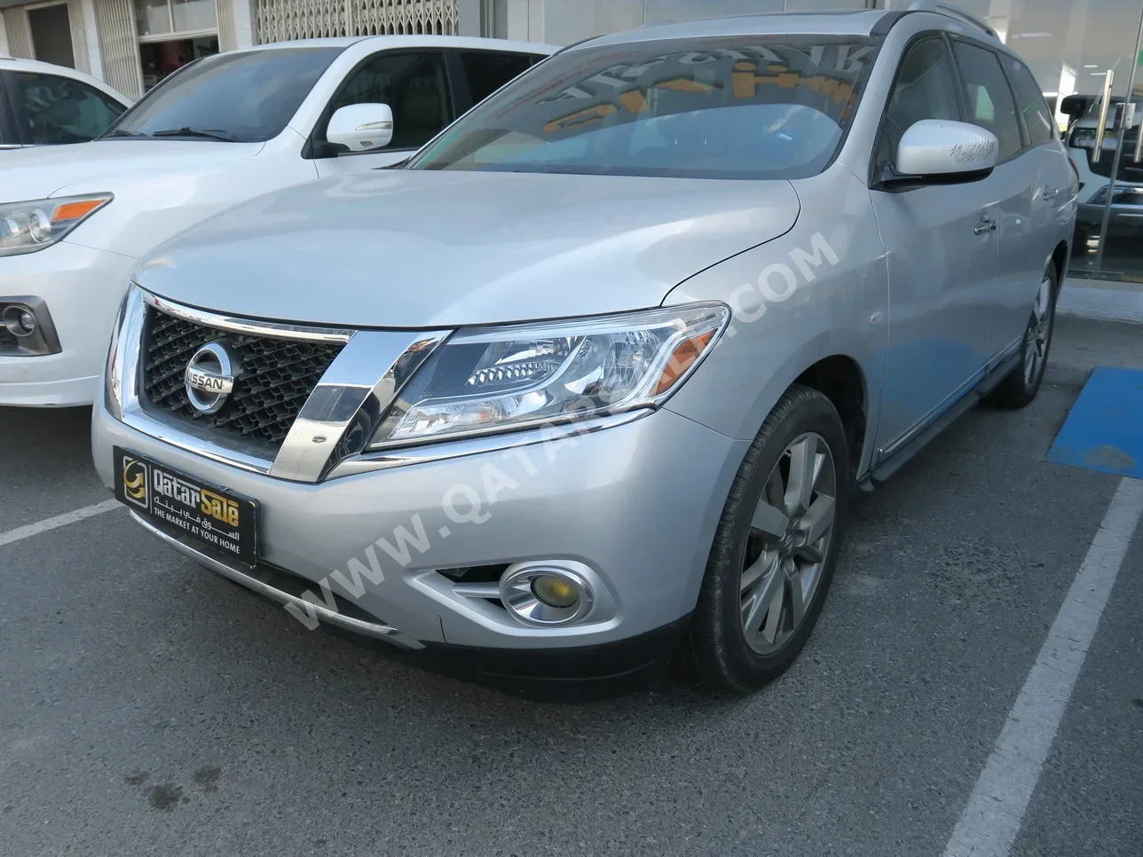 Nissan  Pathfinder  SV  2014  Automatic  192,000 Km  6 Cylinder  Four Wheel Drive (4WD)  SUV  Silver