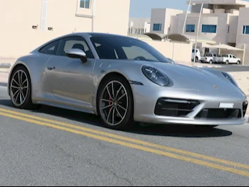 بورش  911  كاريرا اس  2021  اوتوماتيك  24,000 كم  6 سلندر  دفع خلفي  كوبيه \ سبورت  فضي  تحت الضمان