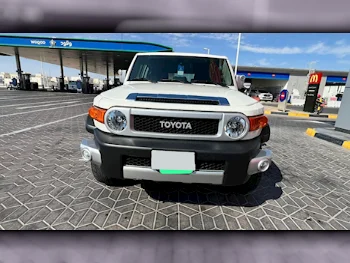  Toyota  FJ Cruiser  2022  Automatic  54,000 Km  6 Cylinder  Four Wheel Drive (4WD)  SUV  White  With Warranty