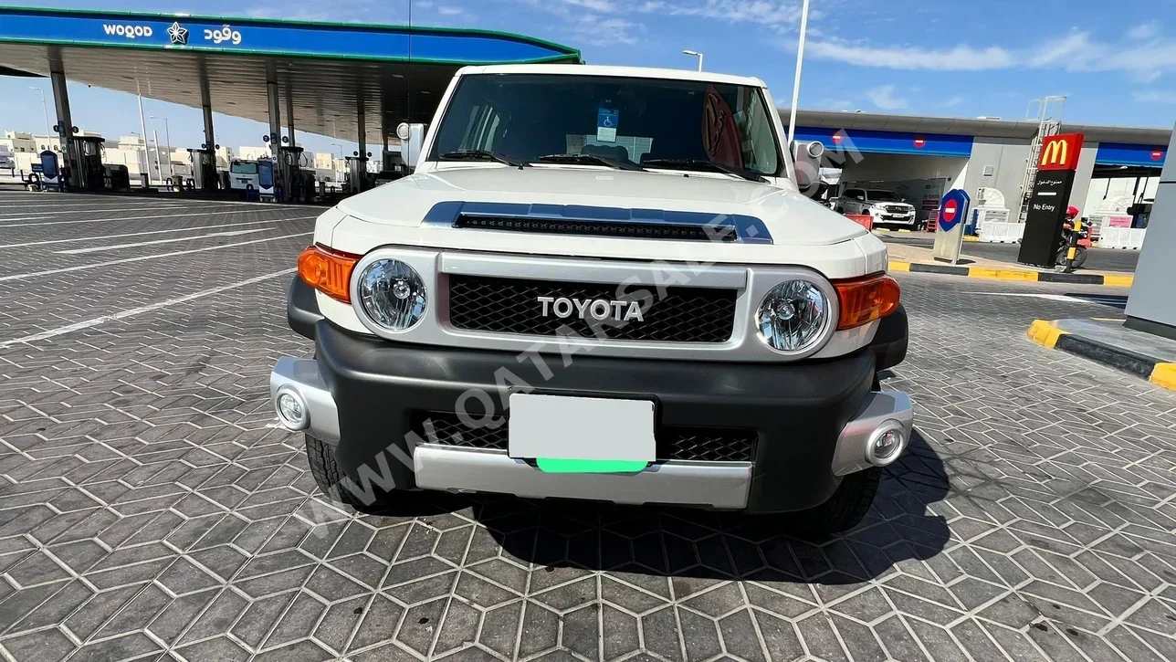  Toyota  FJ Cruiser  2022  Automatic  54,000 Km  6 Cylinder  Four Wheel Drive (4WD)  SUV  White  With Warranty