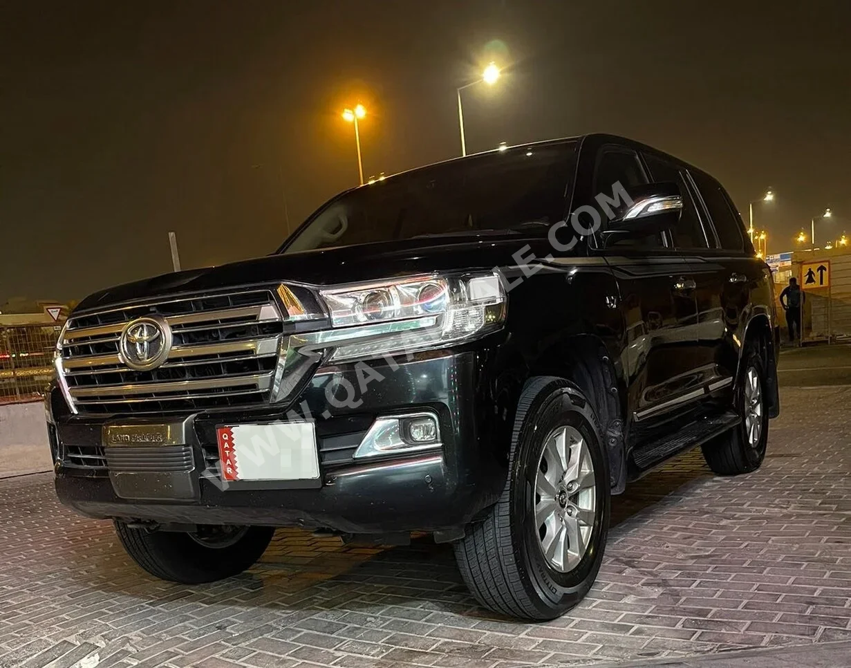 Toyota  Land Cruiser  VXR  2018  Automatic  262,000 Km  8 Cylinder  Four Wheel Drive (4WD)  SUV  Black