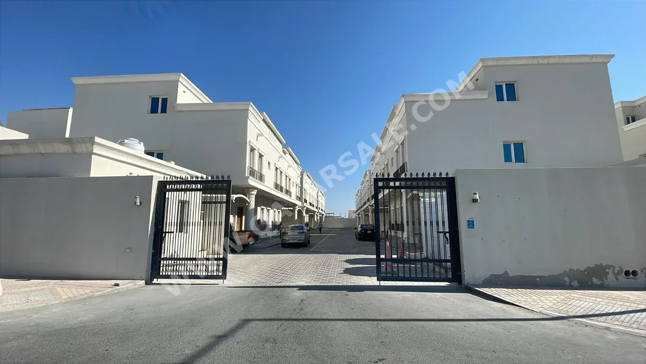 Compound  - Fully Furnished  - Al Daayen  - Al Khisah  - 5 Bedrooms