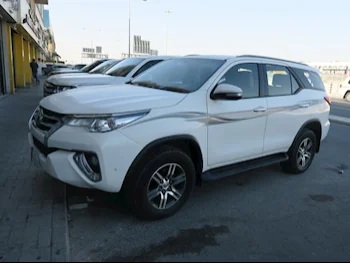 Toyota  Fortuner  2017  Automatic  96,000 Km  4 Cylinder  Four Wheel Drive (4WD)  SUV  White