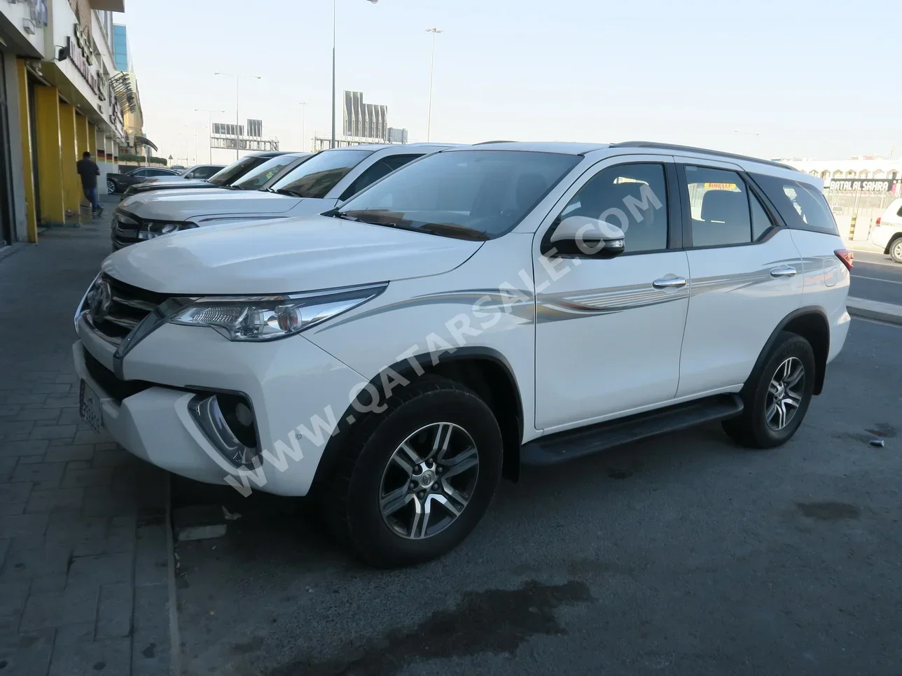 Toyota  Fortuner  2017  Automatic  96,000 Km  4 Cylinder  Four Wheel Drive (4WD)  SUV  White