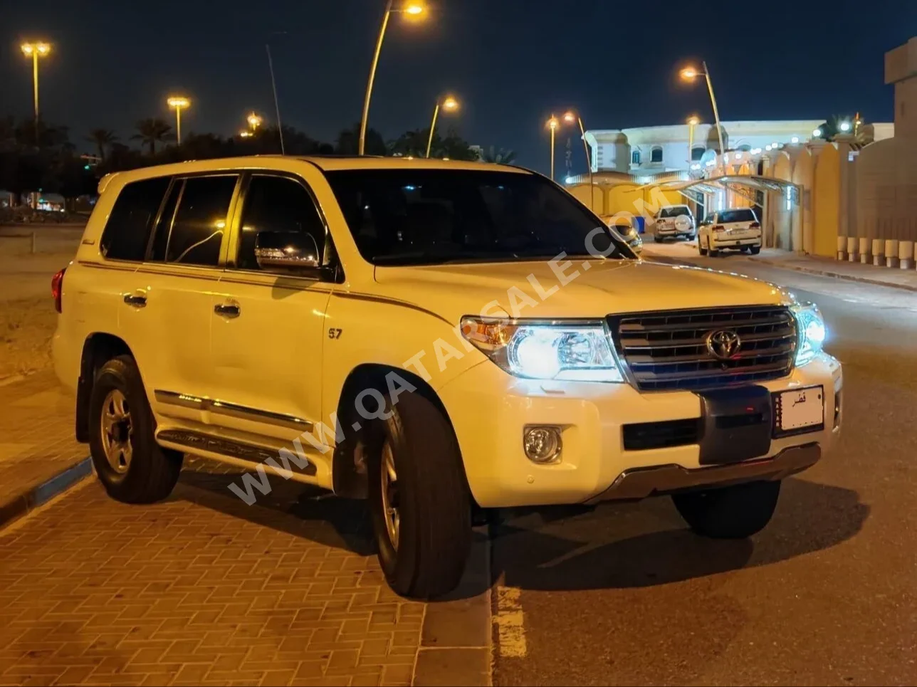 Toyota  Land Cruiser  VXR  2015  Automatic  160,000 Km  8 Cylinder  Four Wheel Drive (4WD)  SUV  White