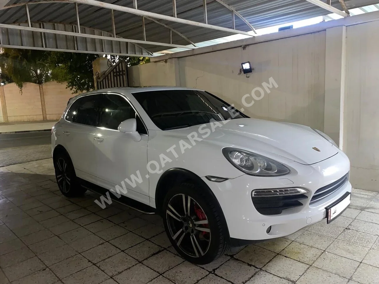 Porsche  Cayenne  S  2013  Automatic  242,000 Km  8 Cylinder  Four Wheel Drive (4WD)  SUV  White