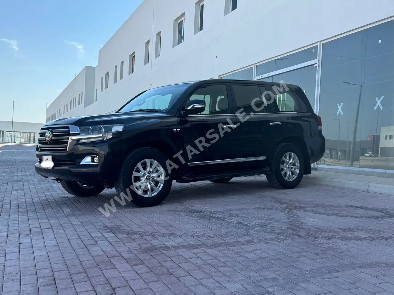 Toyota  Land Cruiser  VXR  2017  Automatic  194,000 Km  8 Cylinder  Four Wheel Drive (4WD)  SUV  Black