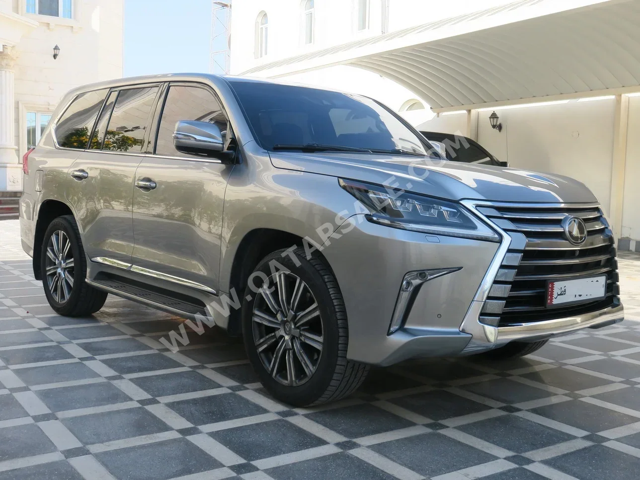 Lexus  LX  570  2017  Automatic  194,000 Km  8 Cylinder  Four Wheel Drive (4WD)  SUV  Sonic Titanium