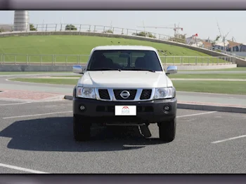 Nissan  Patrol  Safari  2022  Automatic  25,000 Km  6 Cylinder  Four Wheel Drive (4WD)  SUV  White  With Warranty