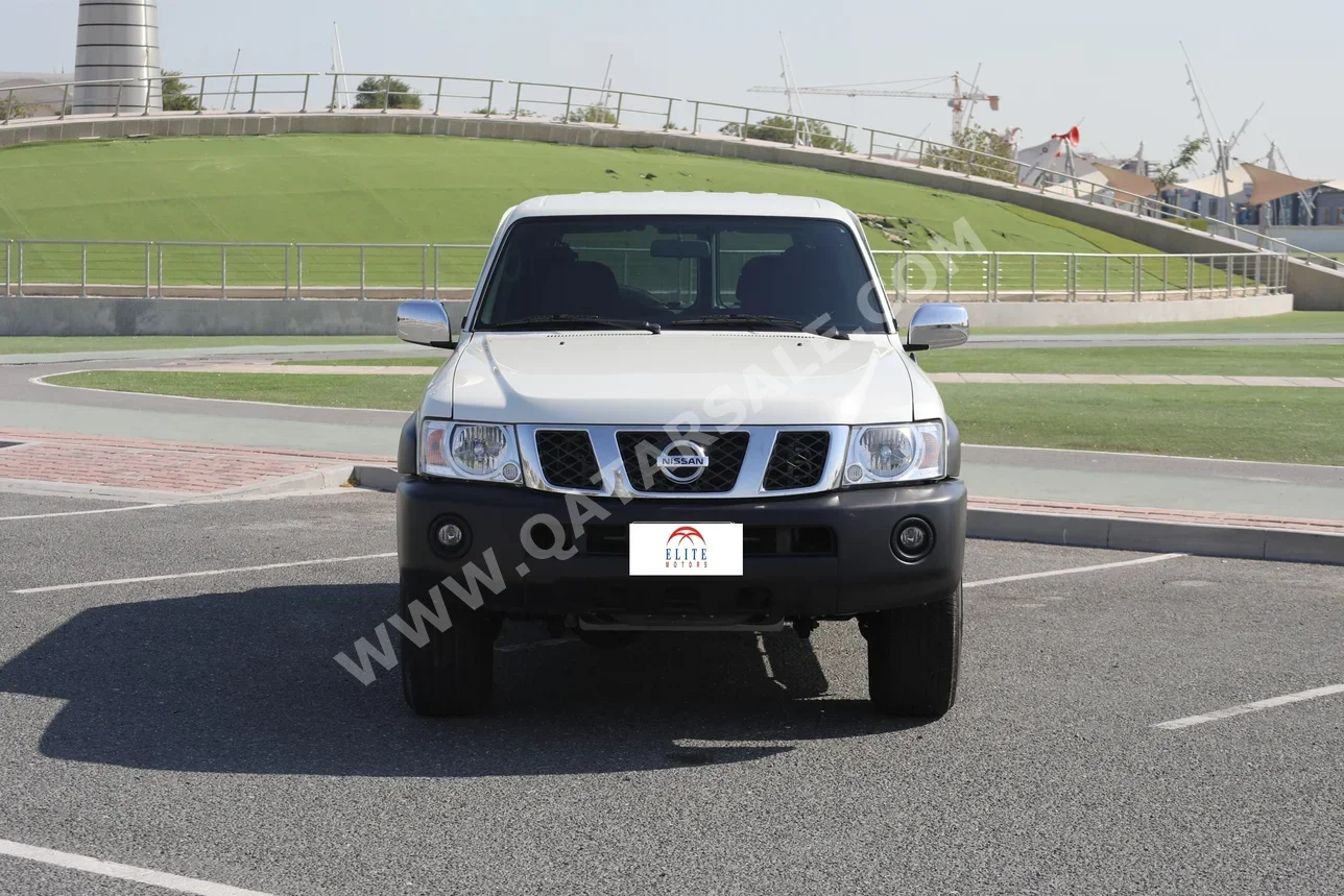 Nissan  Patrol  Safari  2022  Automatic  25,000 Km  6 Cylinder  Four Wheel Drive (4WD)  SUV  White  With Warranty