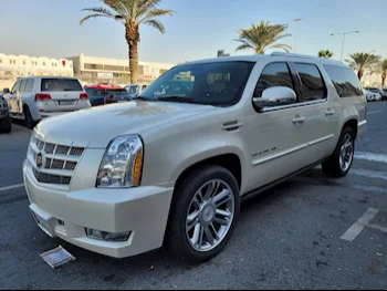 Cadillac  Escalade  2014  Automatic  159,000 Km  8 Cylinder  Four Wheel Drive (4WD)  SUV  White