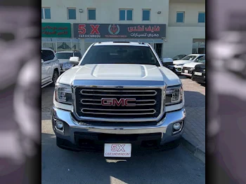 GMC  Sierra  2500 HD  2019  Automatic  130,000 Km  8 Cylinder  Four Wheel Drive (4WD)  Pick Up  White