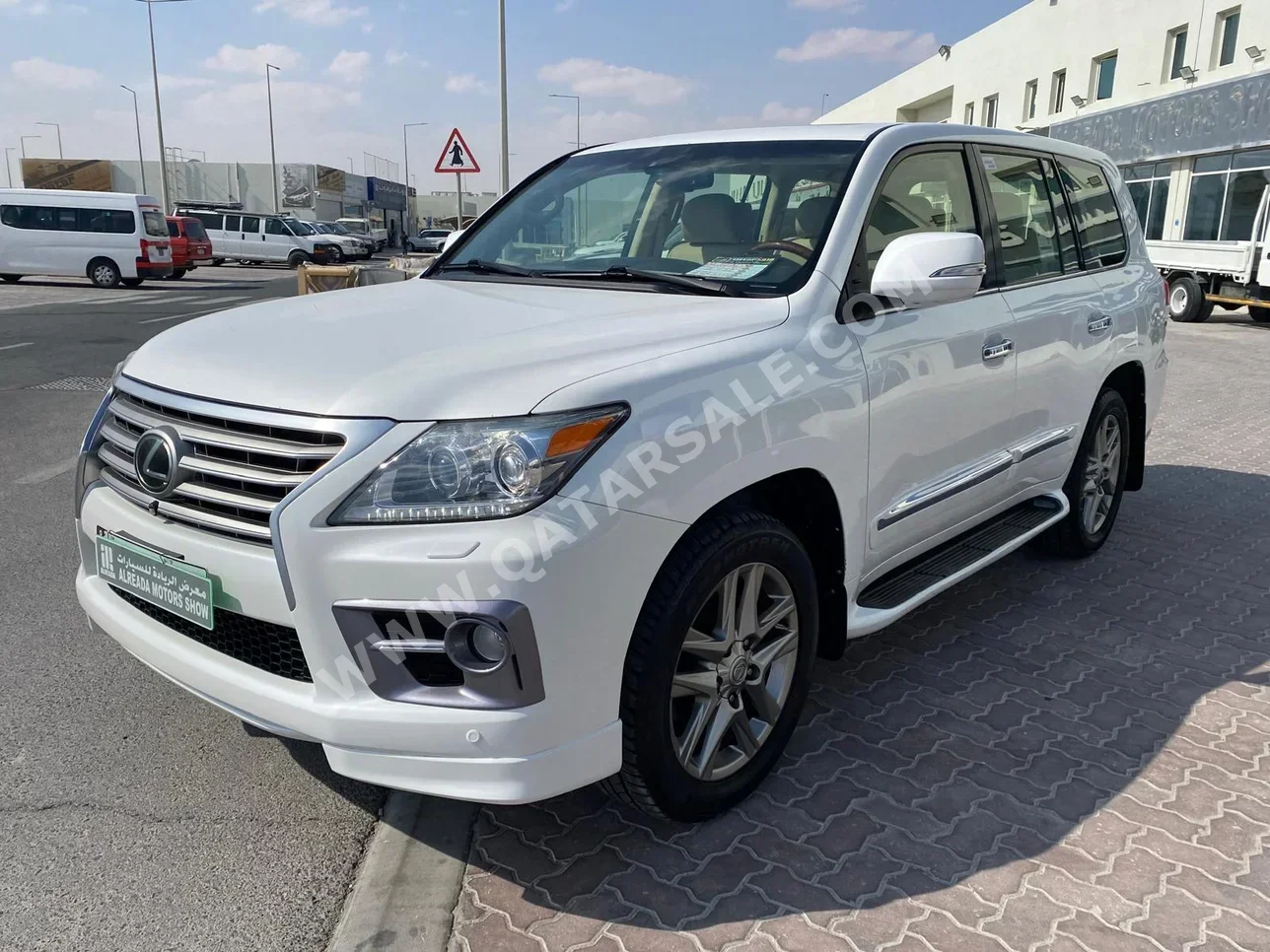 Lexus  LX  570  2012  Automatic  276,000 Km  8 Cylinder  Four Wheel Drive (4WD)  SUV  White