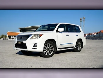 Lexus  LX  570  2010  Automatic  304,000 Km  8 Cylinder  Four Wheel Drive (4WD)  SUV  White