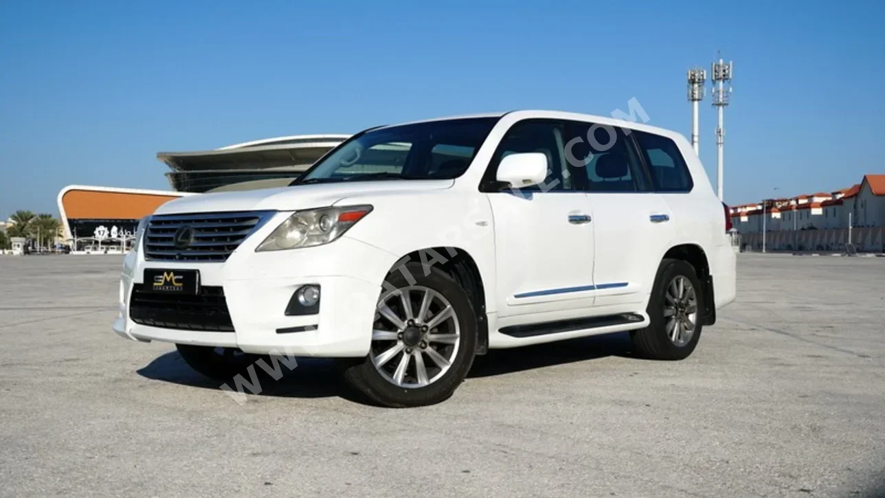 Lexus  LX  570  2010  Automatic  304,000 Km  8 Cylinder  Four Wheel Drive (4WD)  SUV  White