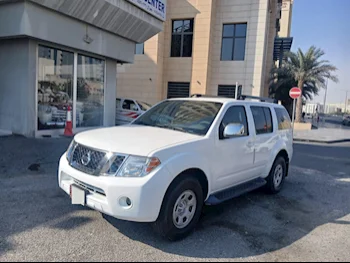 Nissan  Pathfinder  2011  Automatic  120,000 Km  6 Cylinder  Four Wheel Drive (4WD)  SUV  White