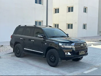 Toyota  Land Cruiser  VXR Black Edition  2017  Automatic  196,000 Km  8 Cylinder  Four Wheel Drive (4WD)  SUV  Black