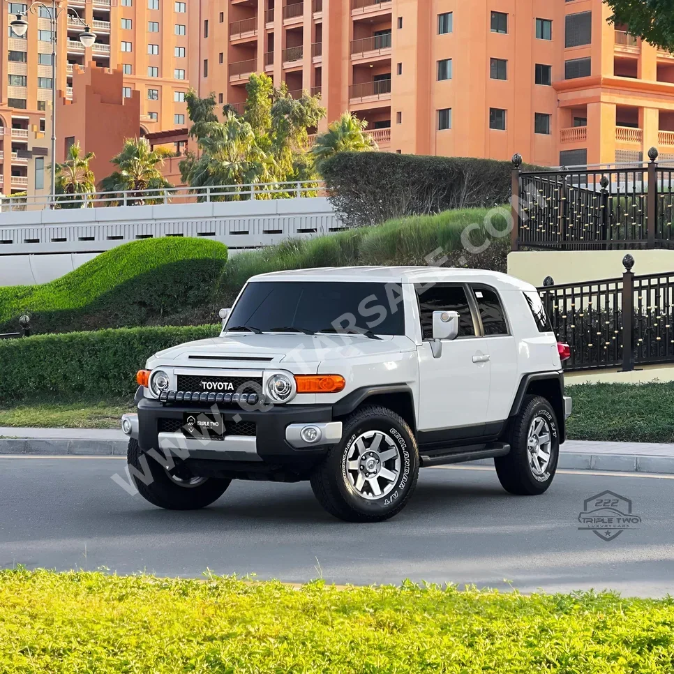 Toyota  FJ Cruiser  2020  Automatic  33,000 Km  6 Cylinder  Four Wheel Drive (4WD)  SUV  White