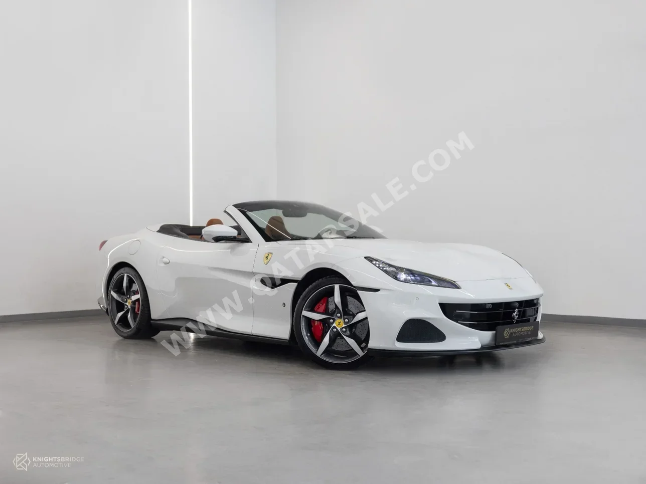 Ferrari  Portofino  2022  F-1  17,800 Km  8 Cylinder  Rear Wheel Drive (RWD)  Convertible  White  With Warranty