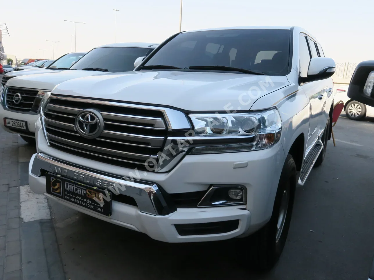 Toyota  Land Cruiser  GXR  2017  Automatic  281,000 Km  8 Cylinder  Four Wheel Drive (4WD)  SUV  White