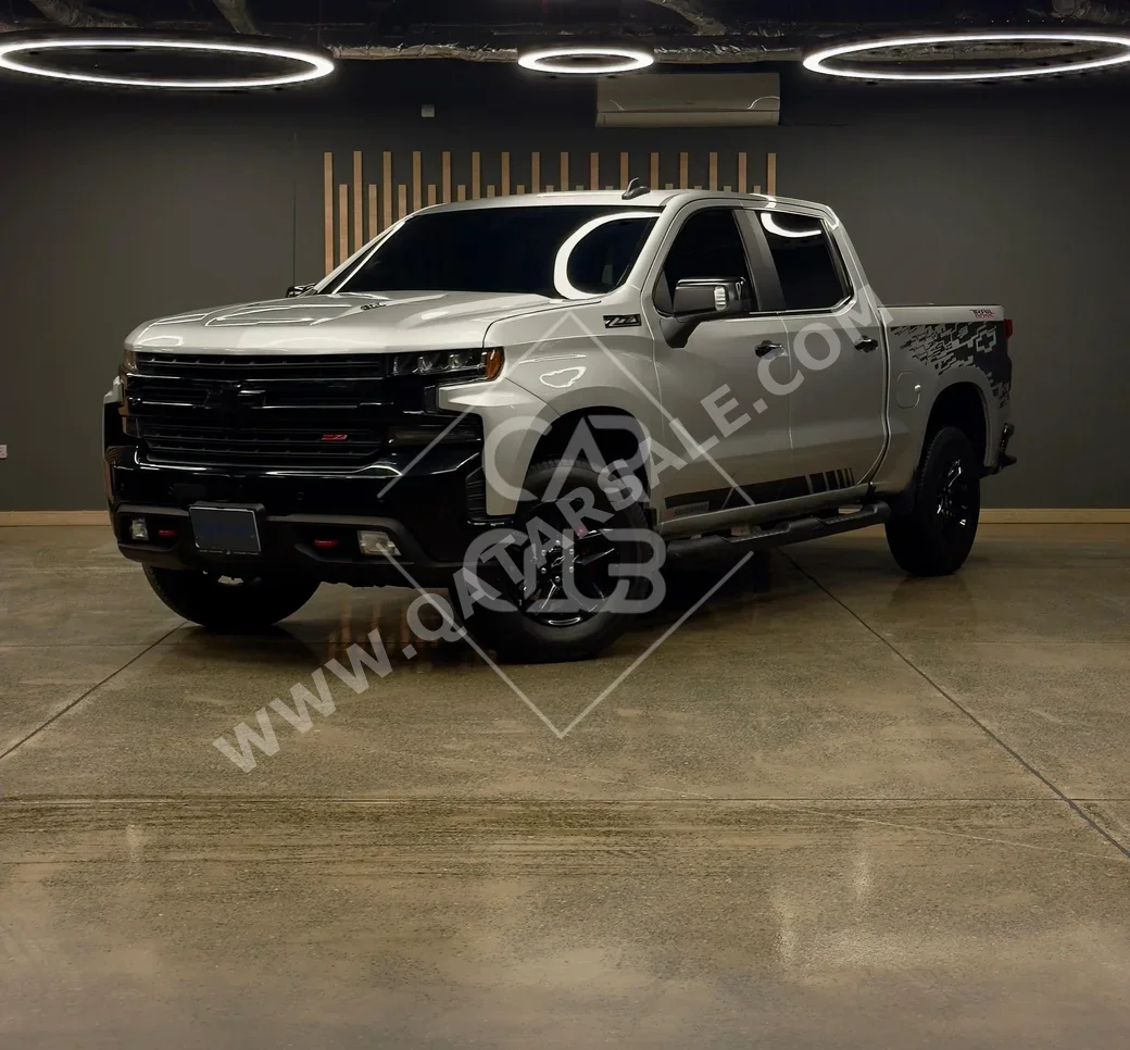 Chevrolet  Silverado  Trail Boss  2022  Automatic  38,000 Km  8 Cylinder  Four Wheel Drive (4WD)  Pick Up  Silver