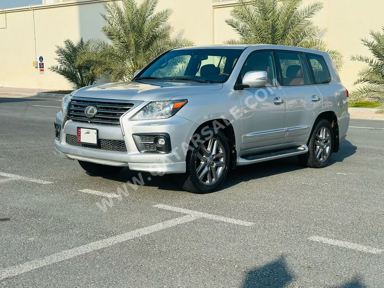 Lexus  LX  570 S  2015  Automatic  276,000 Km  8 Cylinder  Four Wheel Drive (4WD)  SUV  Silver