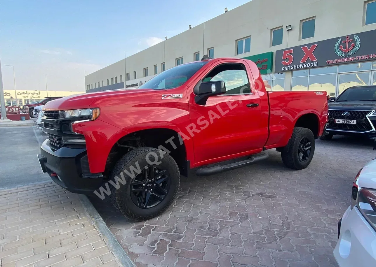 Chevrolet  Silverado  Z71  2021  Automatic  80,000 Km  8 Cylinder  Four Wheel Drive (4WD)  Pick Up  Red