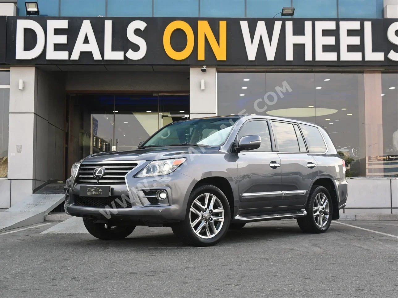 Lexus  LX  570 S  2014  Automatic  270,000 Km  8 Cylinder  Four Wheel Drive (4WD)  SUV  Gray