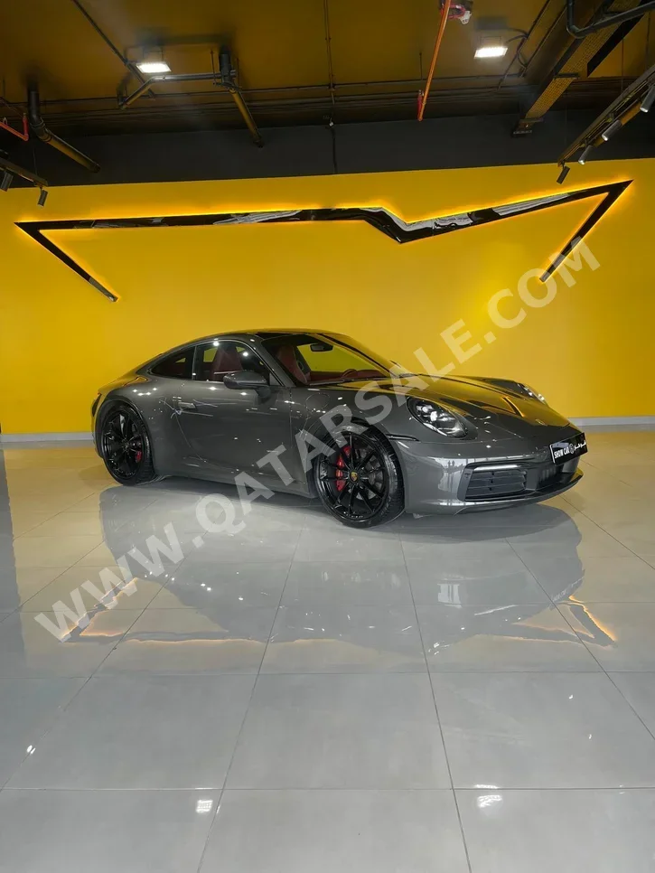 Porsche  911  Carrera  2020  Automatic  33,000 Km  6 Cylinder  Rear Wheel Drive (RWD)  Coupe / Sport  Gray