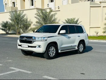 Toyota  Land Cruiser  GXR  2021  Automatic  255,000 Km  8 Cylinder  Four Wheel Drive (4WD)  SUV  White