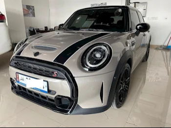 Mini  Cooper  S  2023  Automatic  20,700 Km  4 Cylinder  Front Wheel Drive (FWD)  Hatchback  Gray  With Warranty