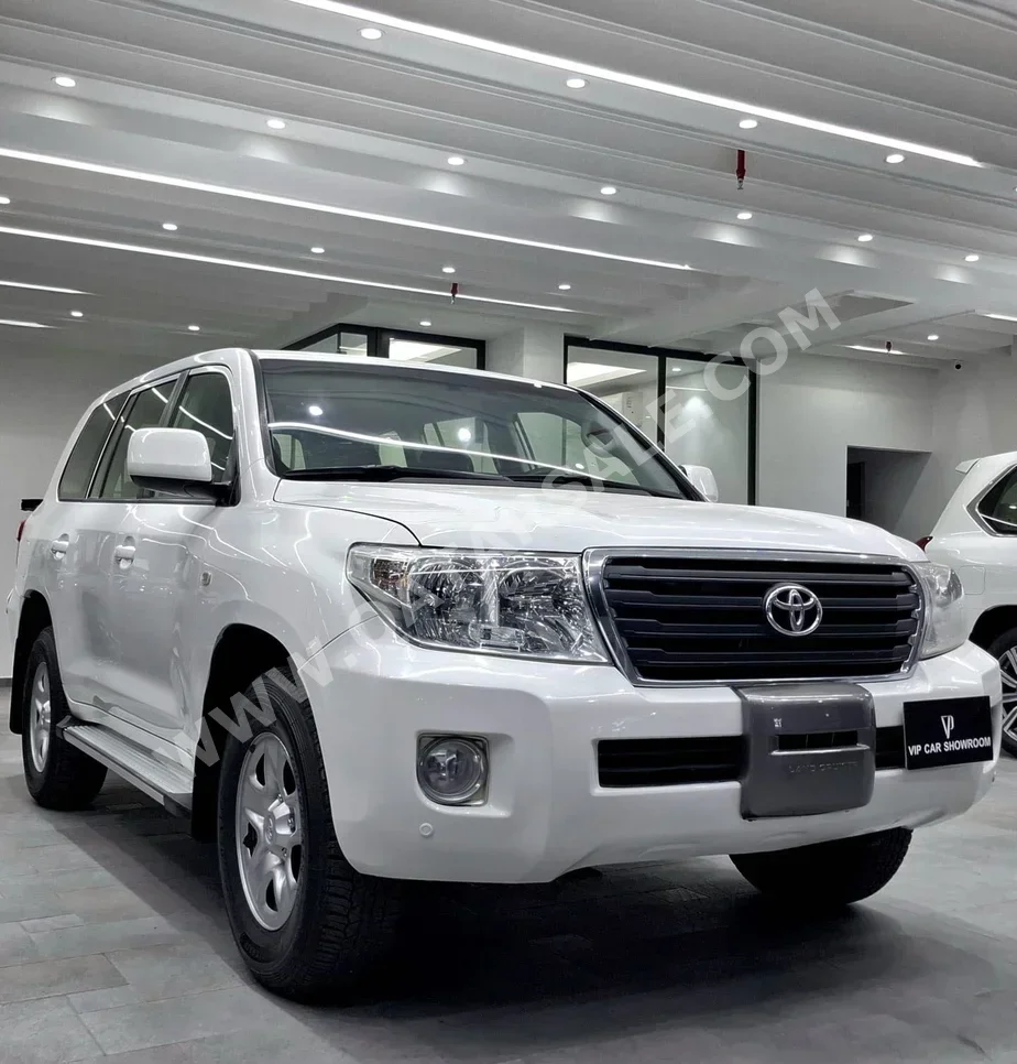 Toyota  Land Cruiser  G Limited  2015  Manual  410,000 Km  6 Cylinder  Four Wheel Drive (4WD)  SUV  White