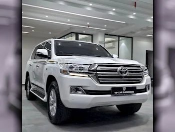 Toyota  Land Cruiser  VXR  2018  Automatic  270,000 Km  8 Cylinder  Four Wheel Drive (4WD)  SUV  White