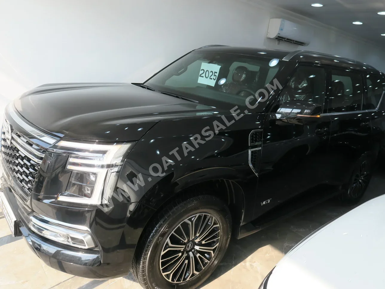 Nissan  Patrol  Titanium Turbo  2025  Automatic  2,000 Km  6 Cylinder  Four Wheel Drive (4WD)  SUV  Black  With Warranty