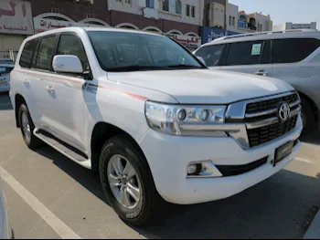 Toyota  Land Cruiser  GXR  2017  Automatic  153,000 Km  8 Cylinder  Four Wheel Drive (4WD)  SUV  White