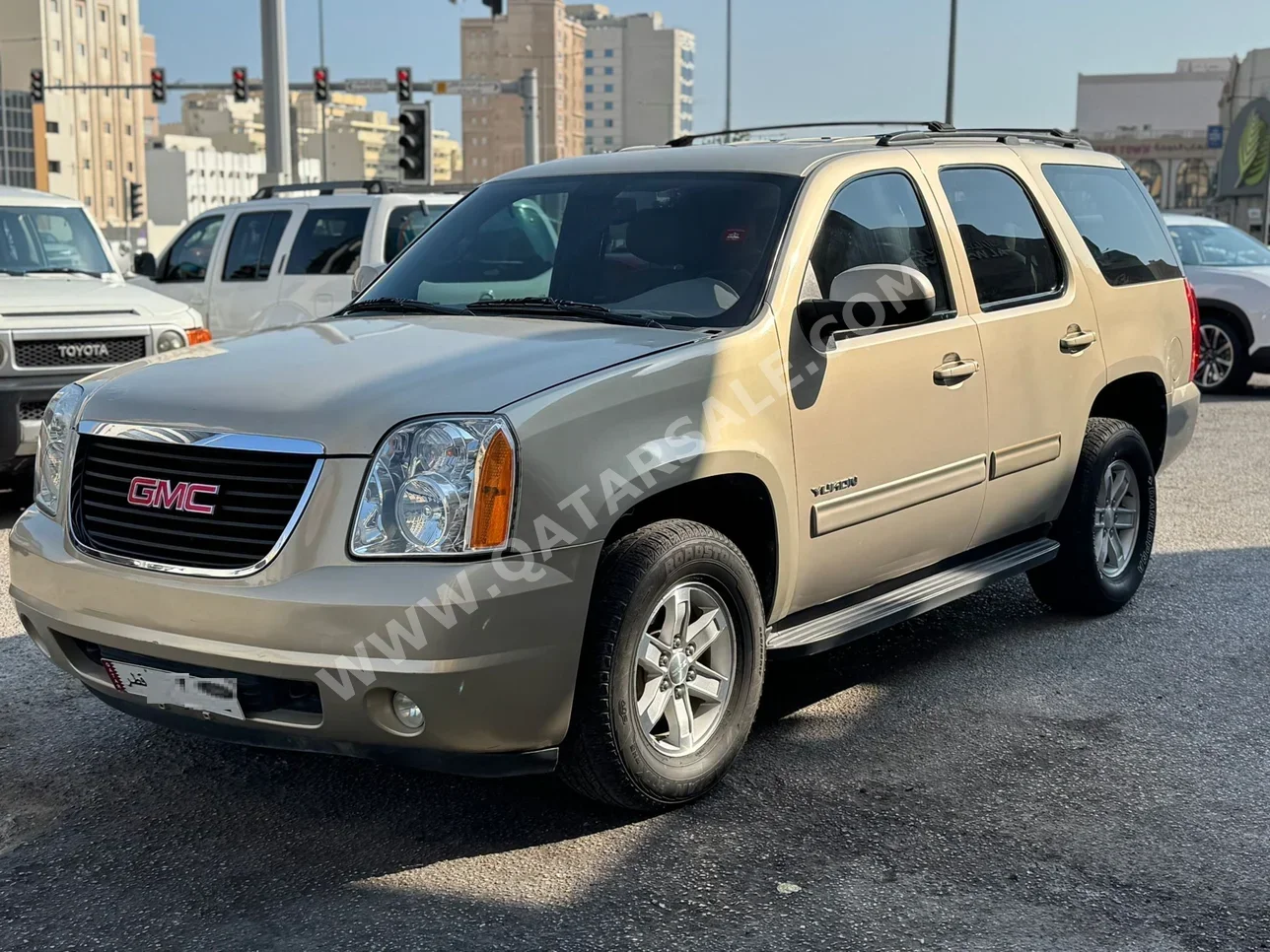 GMC  Yukon  2012  Automatic  220,000 Km  8 Cylinder  Four Wheel Drive (4WD)  SUV  Gold