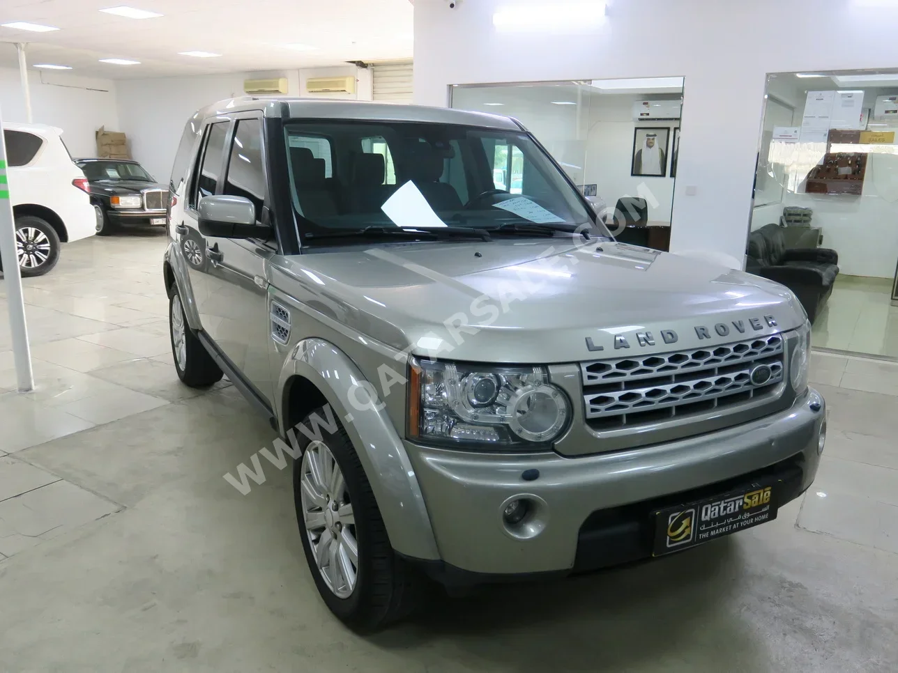 Land Rover  LR4  2013  Automatic  127,000 Km  6 Cylinder  Four Wheel Drive (4WD)  SUV  Gold