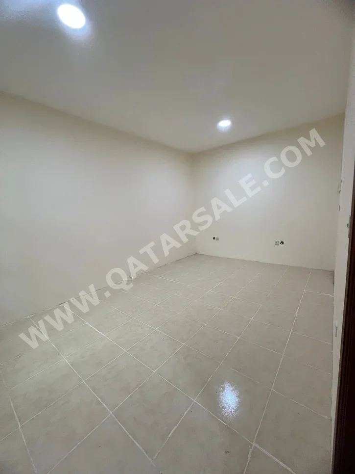 2 Bedrooms  Apartment  in Doha -  Umm Ghuwailina  Not Furnished