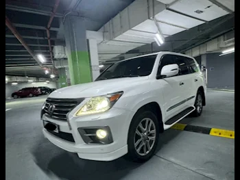 Lexus  LX  570 S  2014  Automatic  283,000 Km  8 Cylinder  Four Wheel Drive (4WD)  SUV  White