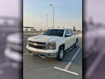 Chevrolet  Silverado  LT  2014  Automatic  247,816 Km  8 Cylinder  Four Wheel Drive (4WD)  Pick Up  White