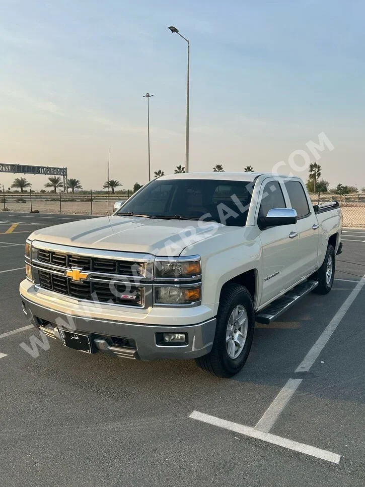 Chevrolet  Silverado  LT  2014  Automatic  247,816 Km  8 Cylinder  Four Wheel Drive (4WD)  Pick Up  White