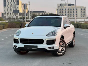 Porsche  Cayenne  2016  Automatic  125,000 Km  6 Cylinder  Four Wheel Drive (4WD)  SUV  White