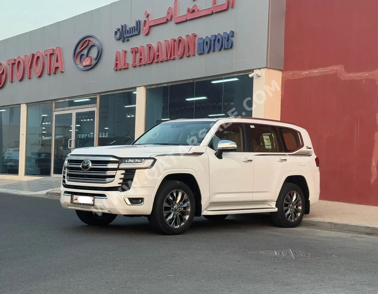 Toyota  Land Cruiser  VXR Twin Turbo  2022  Automatic  22,000 Km  6 Cylinder  Four Wheel Drive (4WD)  SUV  White  With Warranty