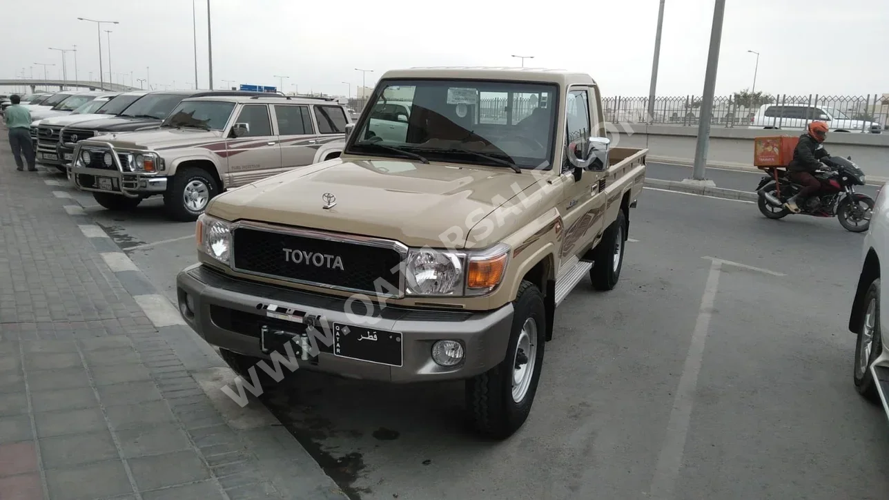 Toyota  Land Cruiser  LX  2022  Manual  45,000 Km  6 Cylinder  Four Wheel Drive (4WD)  Pick Up  Beige