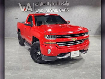 Chevrolet  Silverado  LT  2017  Automatic  176,000 Km  8 Cylinder  Four Wheel Drive (4WD)  Pick Up  Red