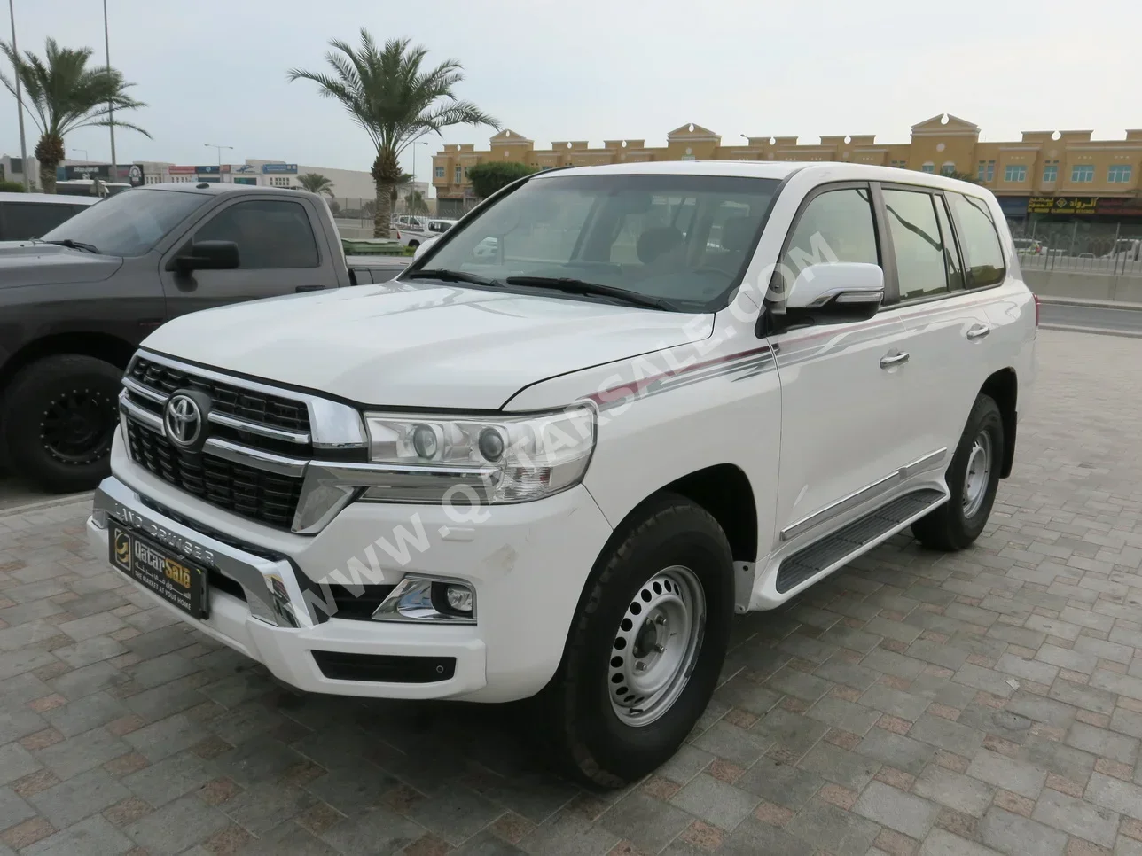 Toyota  Land Cruiser  GXR  2019  Automatic  161,000 Km  8 Cylinder  Four Wheel Drive (4WD)  SUV  White