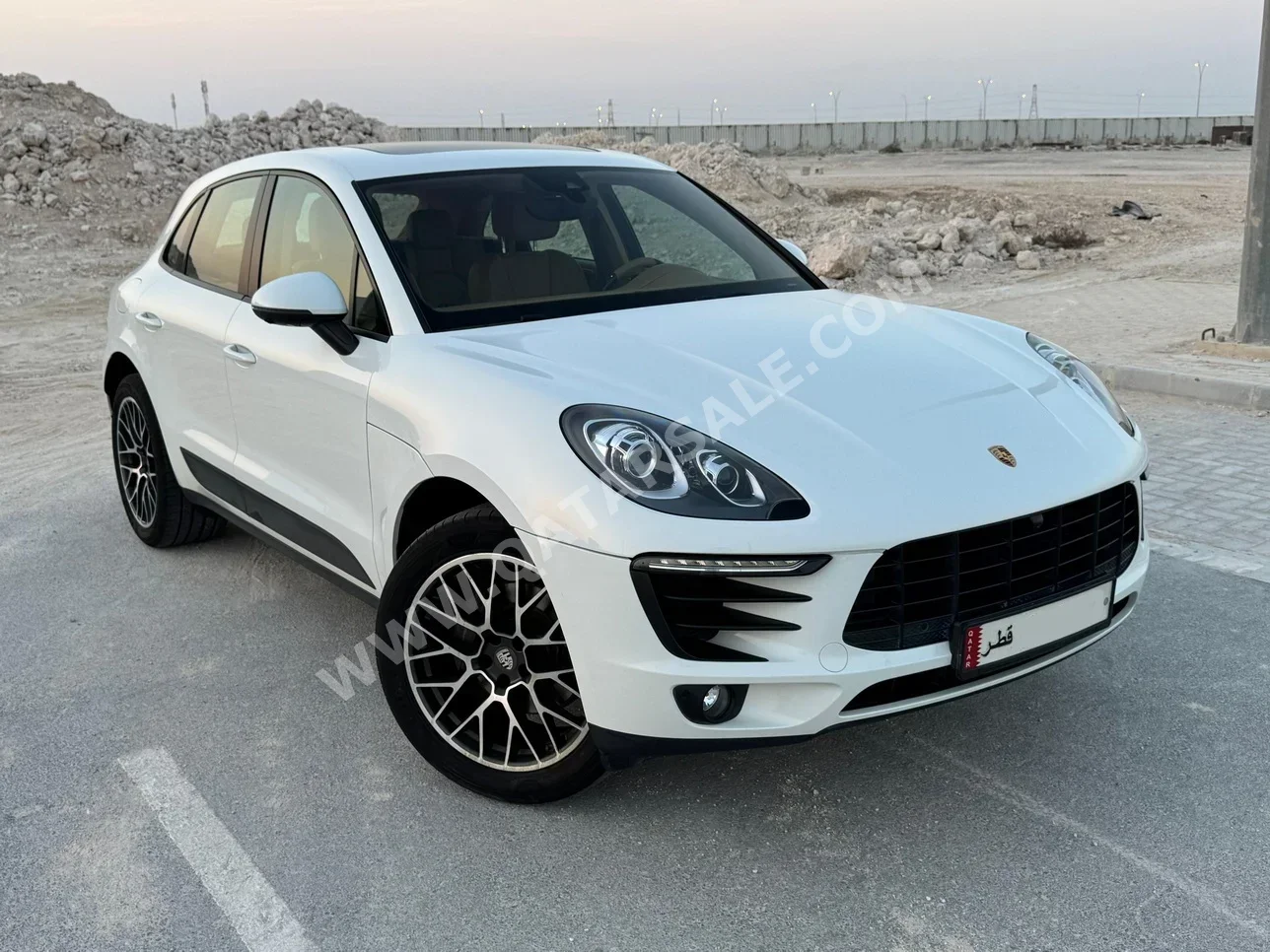 Porsche  Macan  2017  Automatic  109,000 Km  4 Cylinder  Four Wheel Drive (4WD)  SUV  White