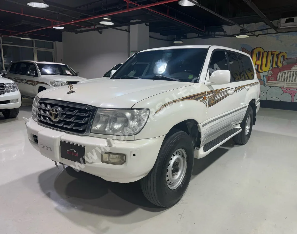 Toyota  Land Cruiser  VXR  2007  Automatic  478,000 Km  8 Cylinder  Four Wheel Drive (4WD)  SUV  Pearl